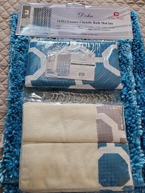 Doha 18-Piece Luxury Chenille Bath Mat Set in Blue & Cream
